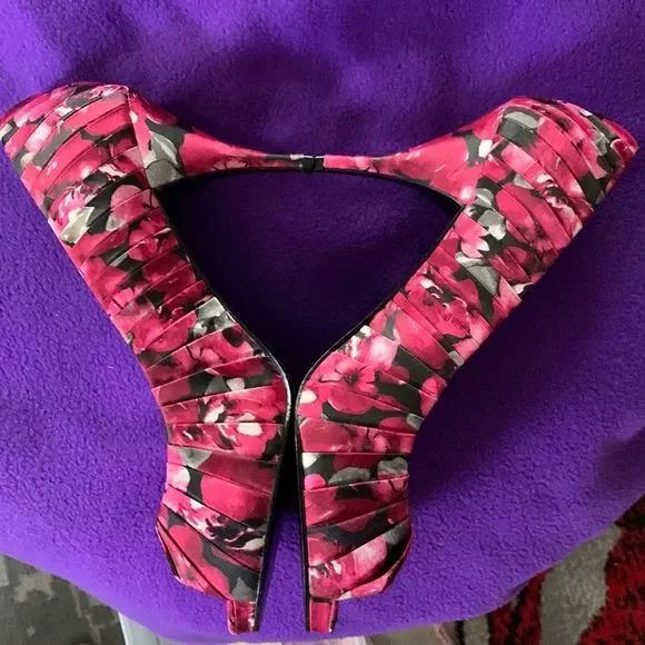 NWOT White House Black Market Floral Satin-Like Peep-Toe Heels - Picture 1 of 13